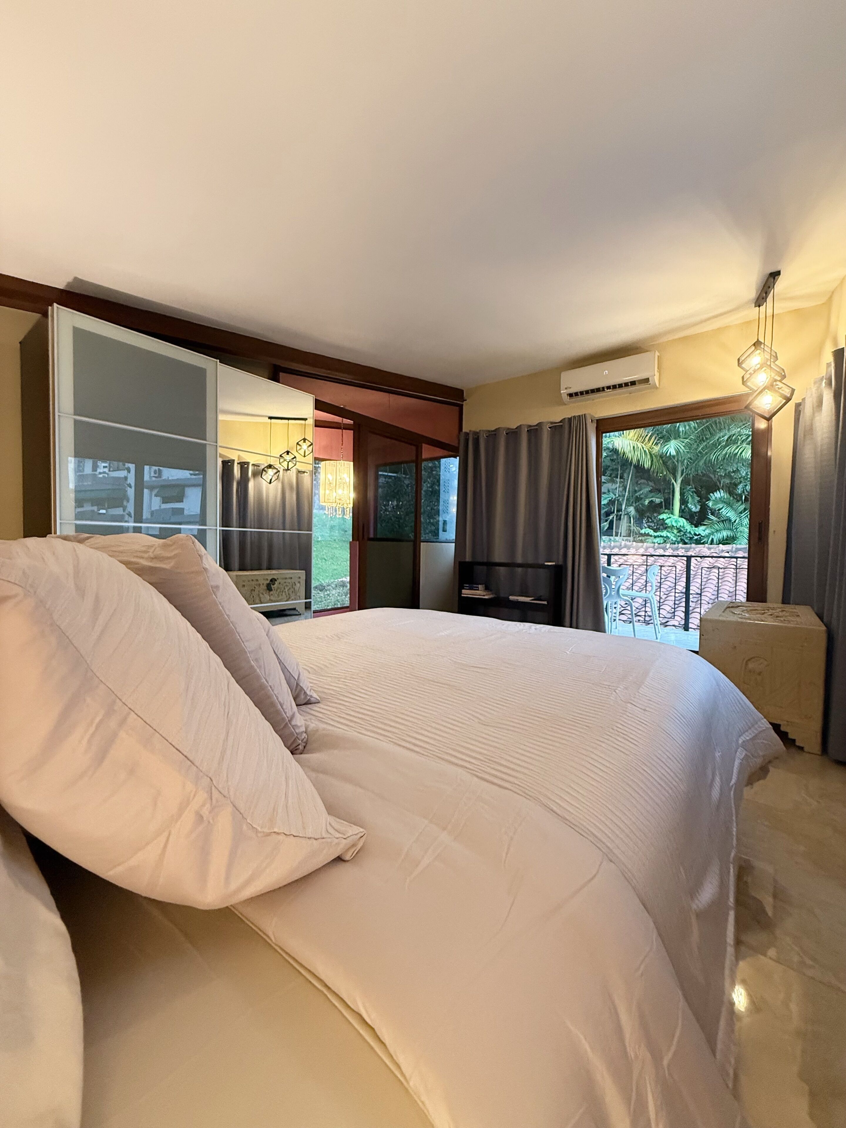 Iron/ironing board, Internet, bed sheets