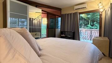 Iron/ironing board, Internet, bed sheets