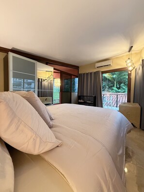 Iron/ironing board, Internet, bed sheets - Apartment with balcony in the center of the city (Panamá)