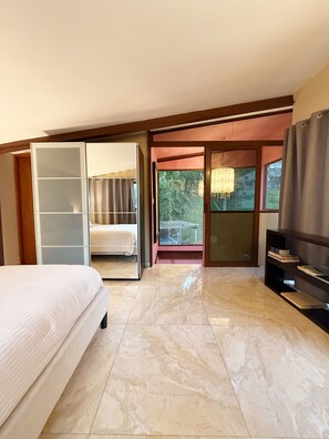 1 habitación, tabla de planchar con plancha, wifi gratis y ropa de cama 