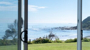 Interior - Jim & Dots Beachside Escape (Arrawarra Headland)
