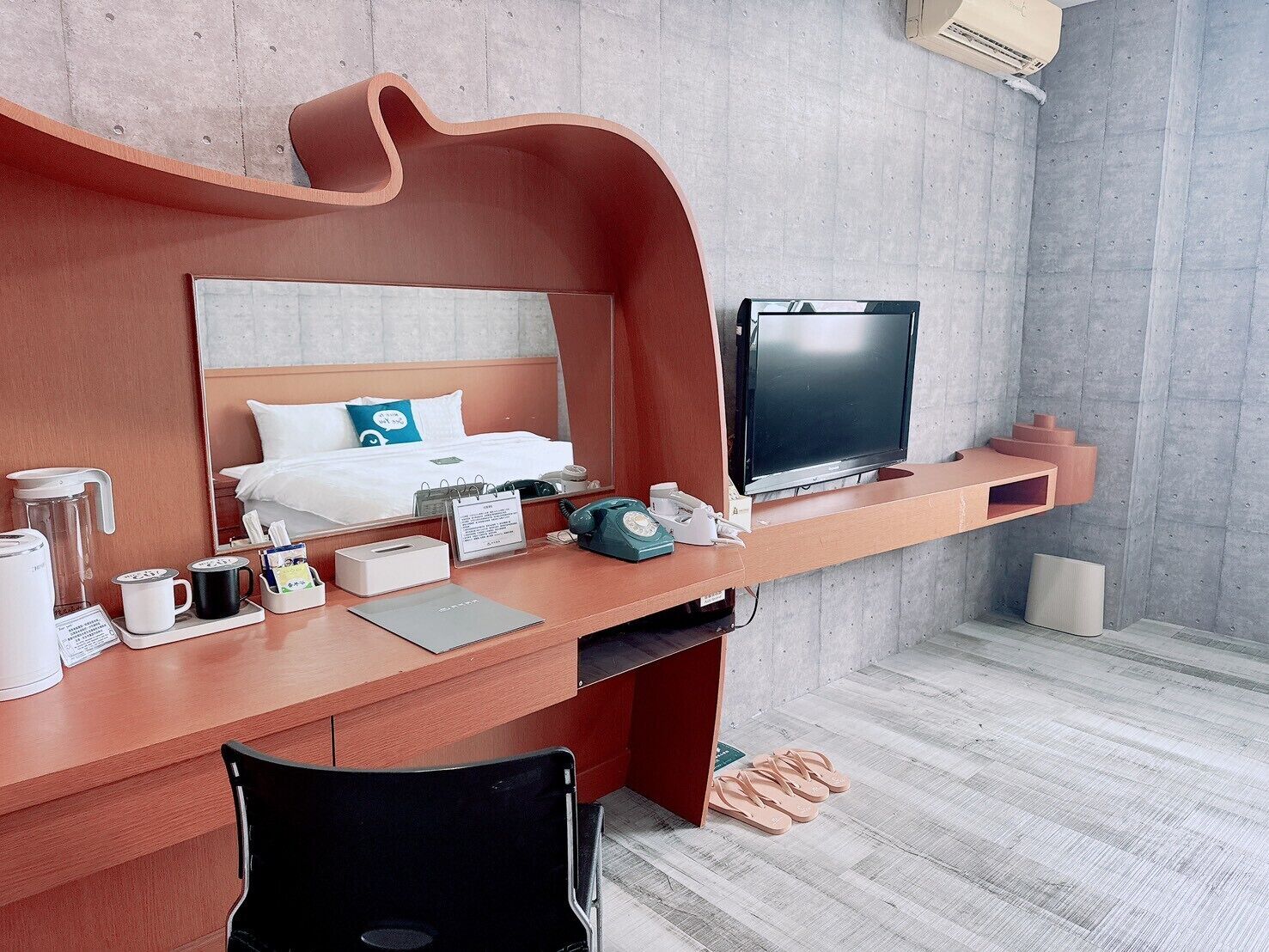 Habitación doble | Edredón, escritorio, espacio para trabajar con laptop y wifi gratis 