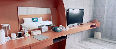 Habitación doble | Edredón, escritorio, espacio para trabajar con laptop y wifi gratis