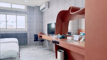 Triple Room, Multiple Beds | Down comforters, desk, laptop workspace, blackout drapes