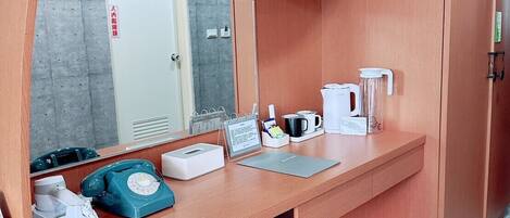 四人房 | 羽絨被、書桌、筆電工作空間、免費無線上網