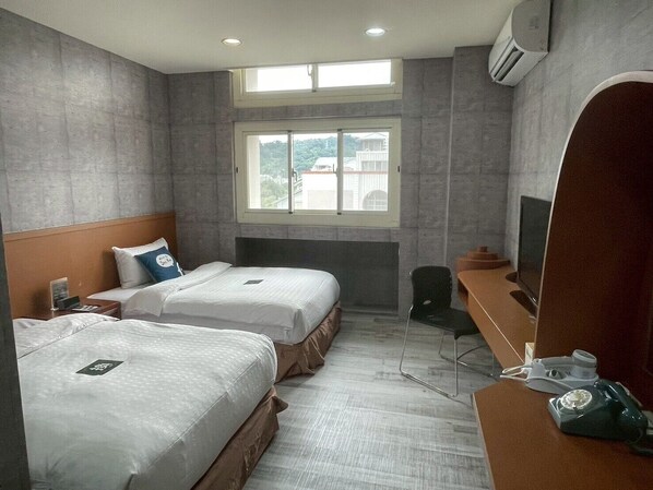 مكتب ومساحة عمل للكمبيوتر المحمول وواي فاي مجانًا