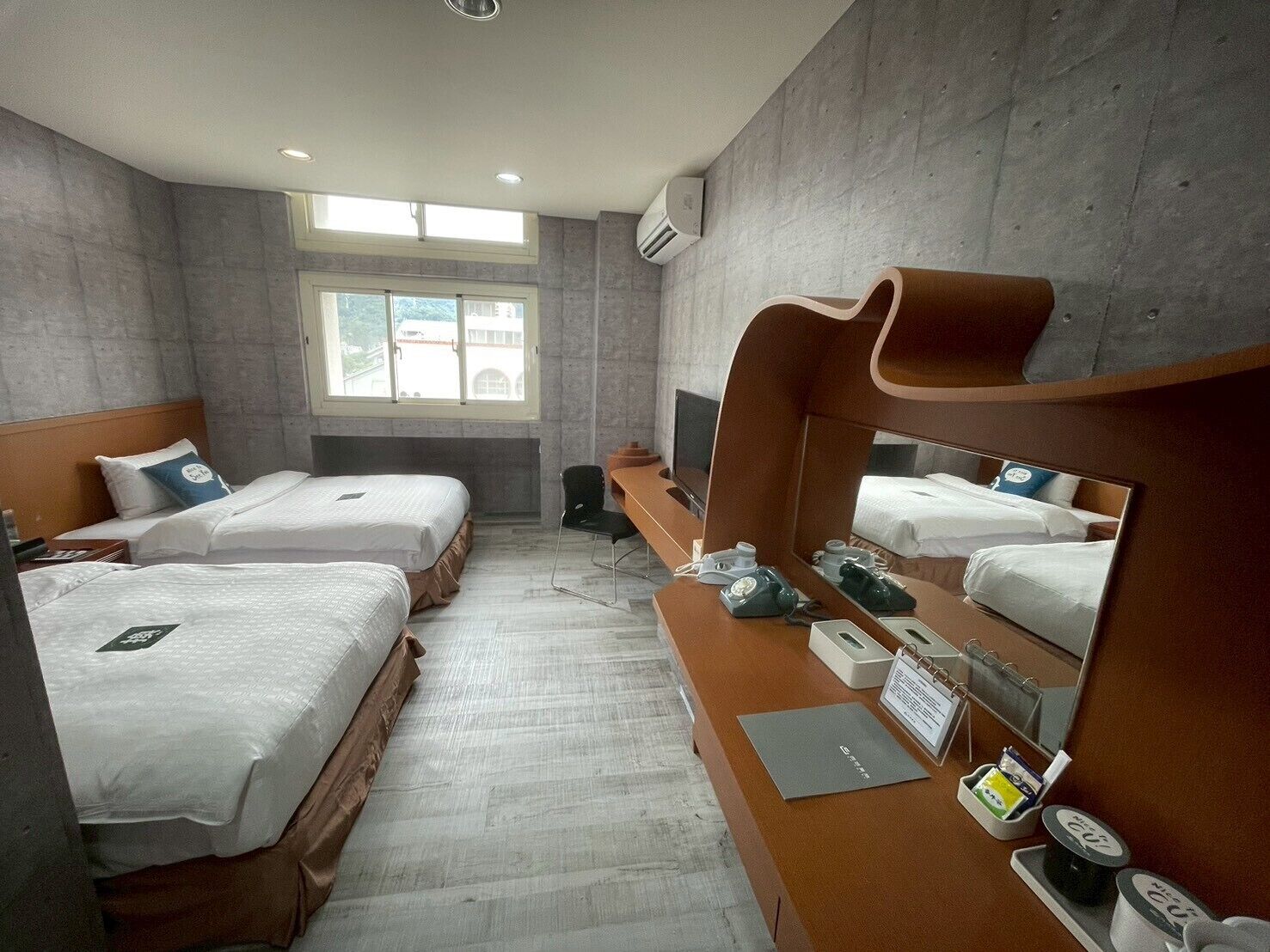 Down comforters, desk, laptop workspace, free WiFi