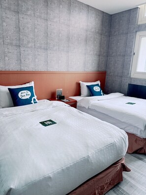 مكتب ومساحة عمل للكمبيوتر المحمول وواي فاي مجانًا