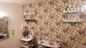 Unclassified image, 3 of 3, button - Holiday Inn COLCHESTER by IHG (Eight Ash Green)