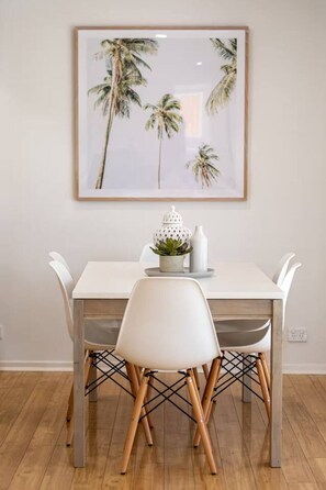 Dining - Ocean Breeze Retreat (Ocean Grove)