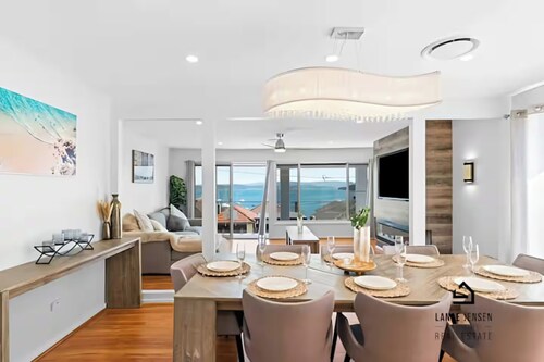 Mona's Lakefront Bliss - Pool, Sauna, Views