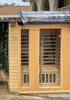 Exterior detail - Mona's Lakefront Bliss - Pool, Sauna, Views (Belmont)
