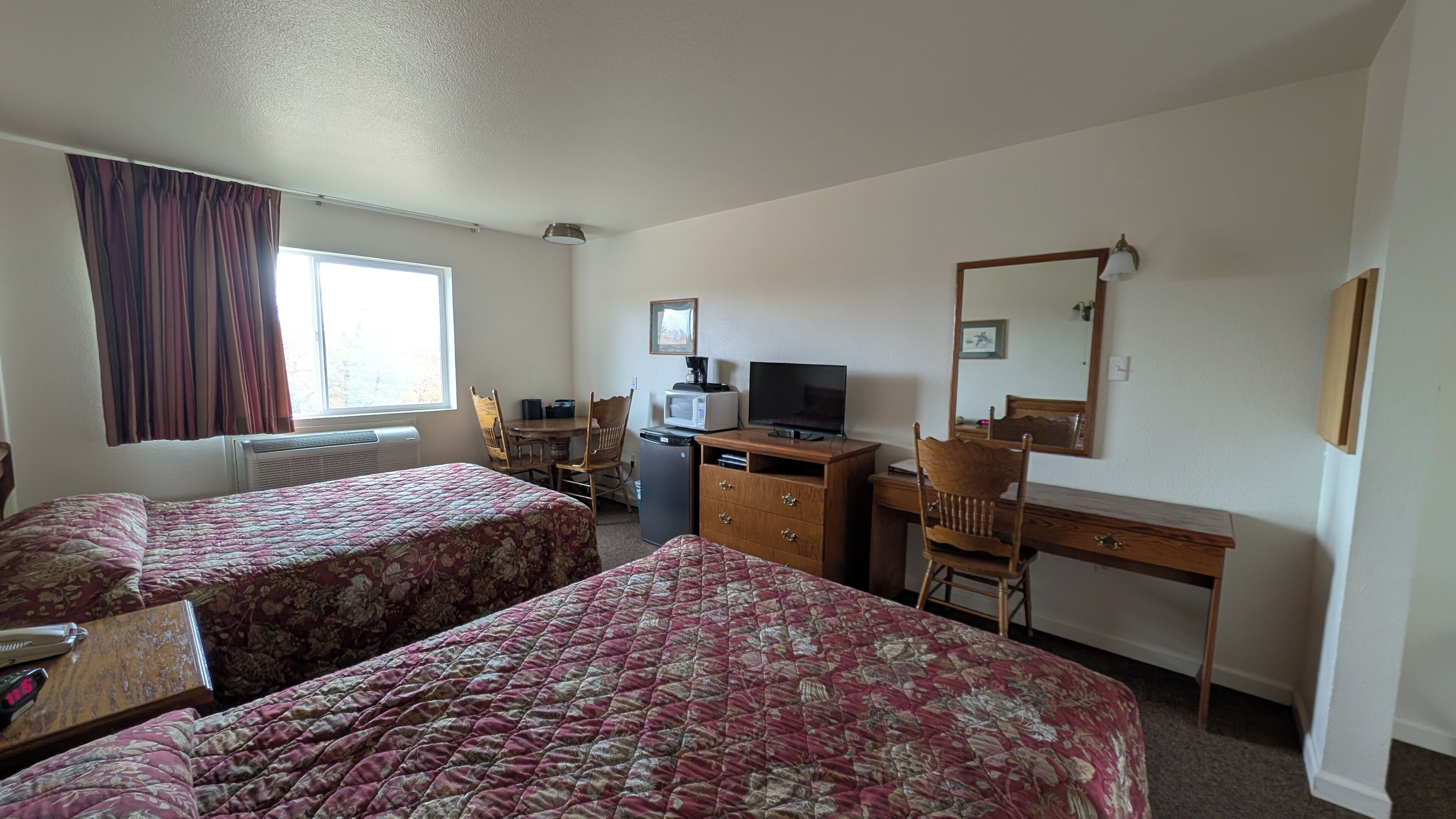 Double Room, 2 Queen Beds, Non Smoking | Desk, free WiFi