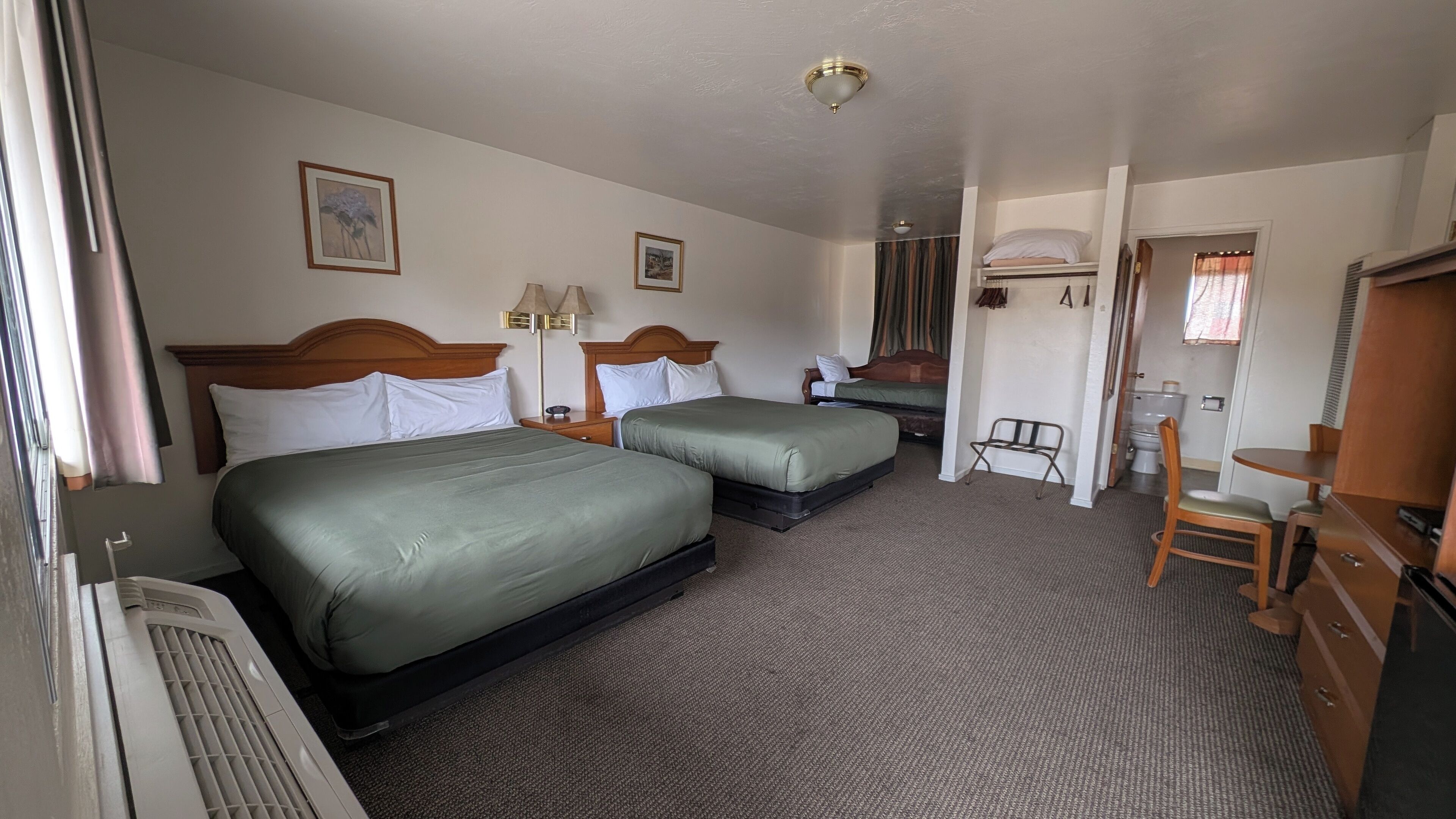Quadruple Room, Multiple Beds, Non Smoking | Desk, free WiFi