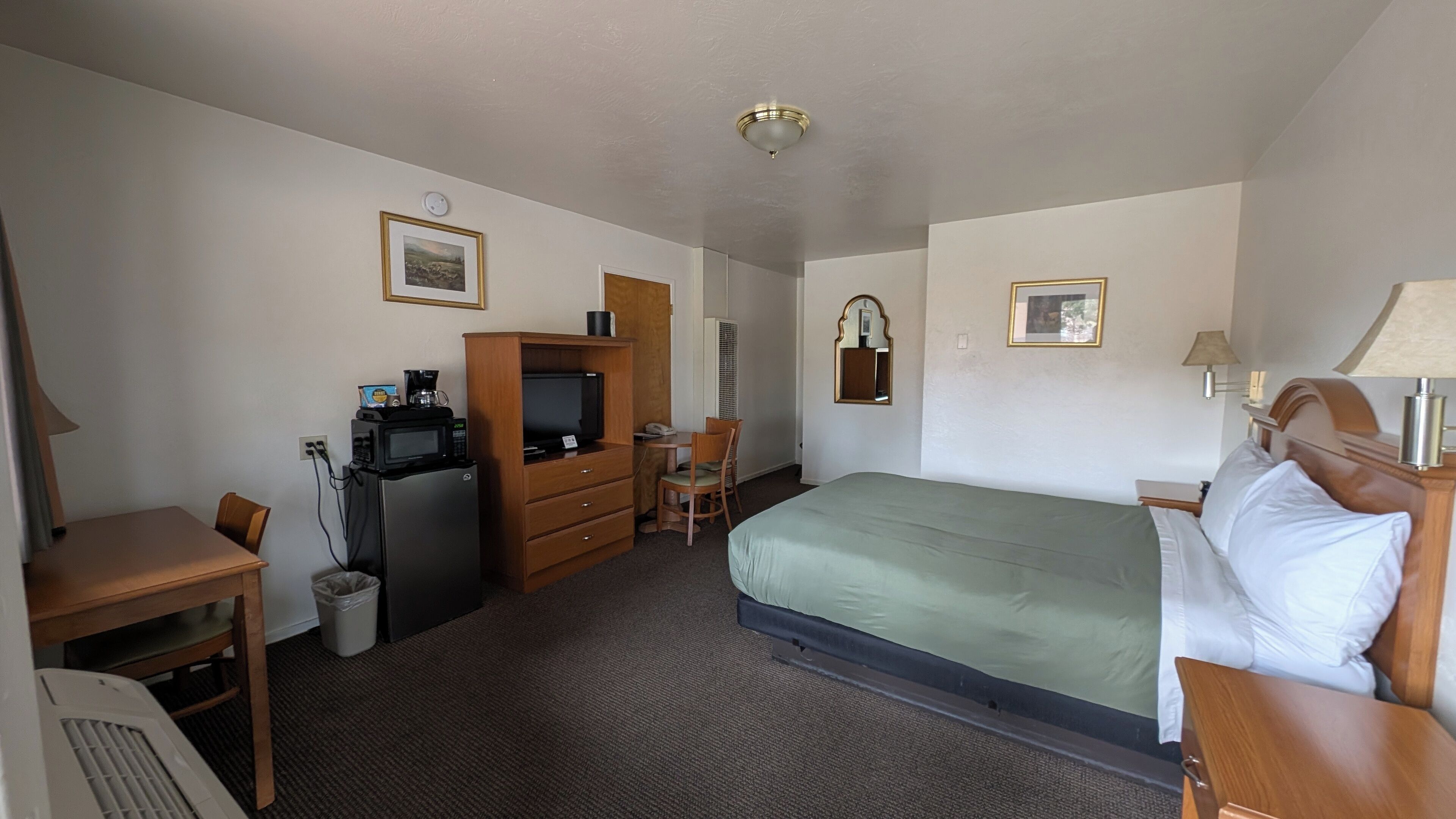 Single Room, 1 Queen Bed, Non Smoking | Desk, free WiFi