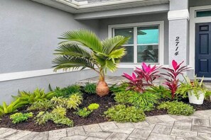 Room - Phoenix, quite Area, Pool and great water few (Cape Coral)