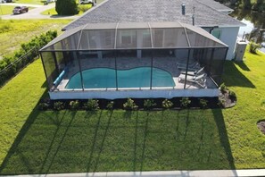 Outdoor pool - Phoenix, quite Area, Pool and great water few (Cape Coral)