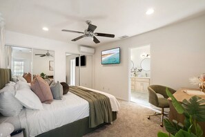 5 bedrooms, desk, iron/ironing board, travel cot - Sunlit Oasis: Heated Pool & Jacuzzi | Near Disney (Placentia)