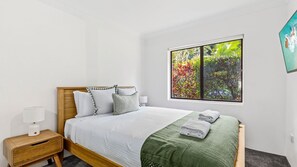 Iron/ironing board, free WiFi, bed sheets - Surf's Up Sawtell - Just steps from the beach (Sawtell)