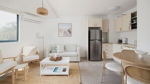 TV - The Landmark- Top Level (Nelson Bay)