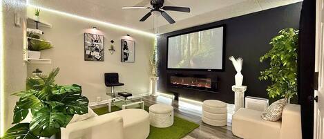 Smart-TV, Kamin, Stereoanlage