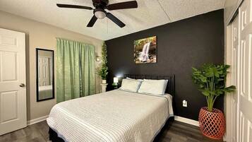 2 bedrooms, desk, iron/ironing board, WiFi (free)