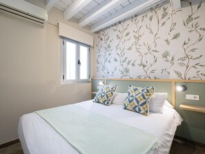 Tabla de planchar con plancha, Internet, ropa de cama