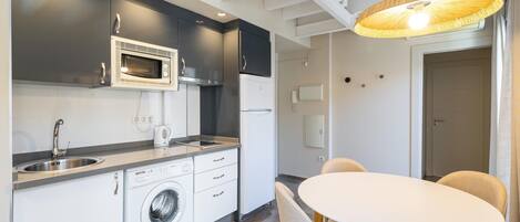 Fridge, microwave, coffee/tea maker, toaster