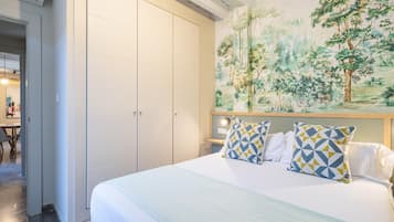 Iron/ironing board, internet, bed sheets