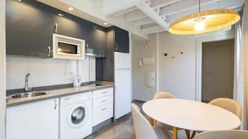 Frigorifero, microonde, macchina per tè/caffè, tostapane