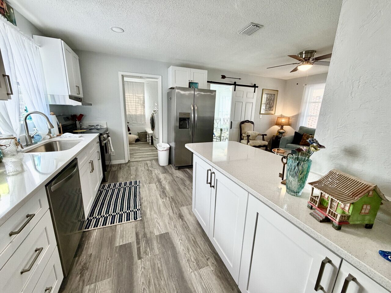 Réfrigérateur, four, plaque de cuisson, lave-vaisselle