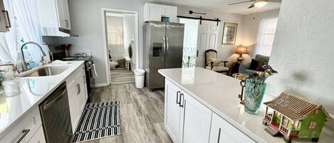 Kühlschrank, Ofen, Herdplatte, Geschirrspüler