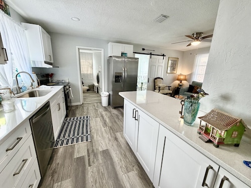 Fox Trot Escape ~ Poolside Paradise