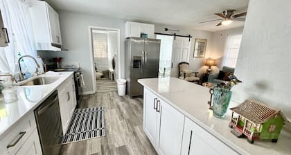 Fox Trot Escape ~ Poolside Paradise