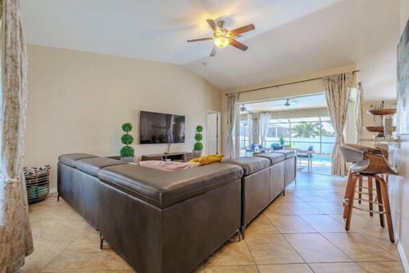 Room - Villa Viriana (Cape Coral)