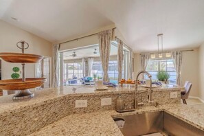 Room - Villa Viriana (Cape Coral)