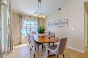 Room - Villa Viriana (Cape Coral)