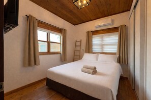Iron/ironing board, WiFi - Beautiful 9-bedroom villa with AC in serene Gshur (Gshur)
