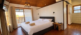 Beautiful 9-bedroom villa with AC in serene Gshur