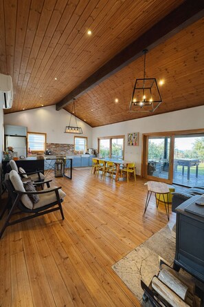 Interior - Beautiful 9-bedroom villa with AC in serene Gshur (Gshur)