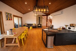 Interior - Beautiful 9-bedroom villa with AC in serene Gshur (Gshur)