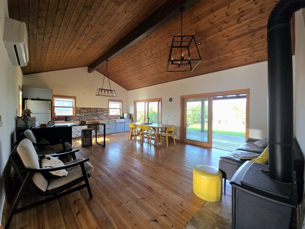 Living area - Beautiful 9-bedroom villa with AC in serene Gshur (Gshur)