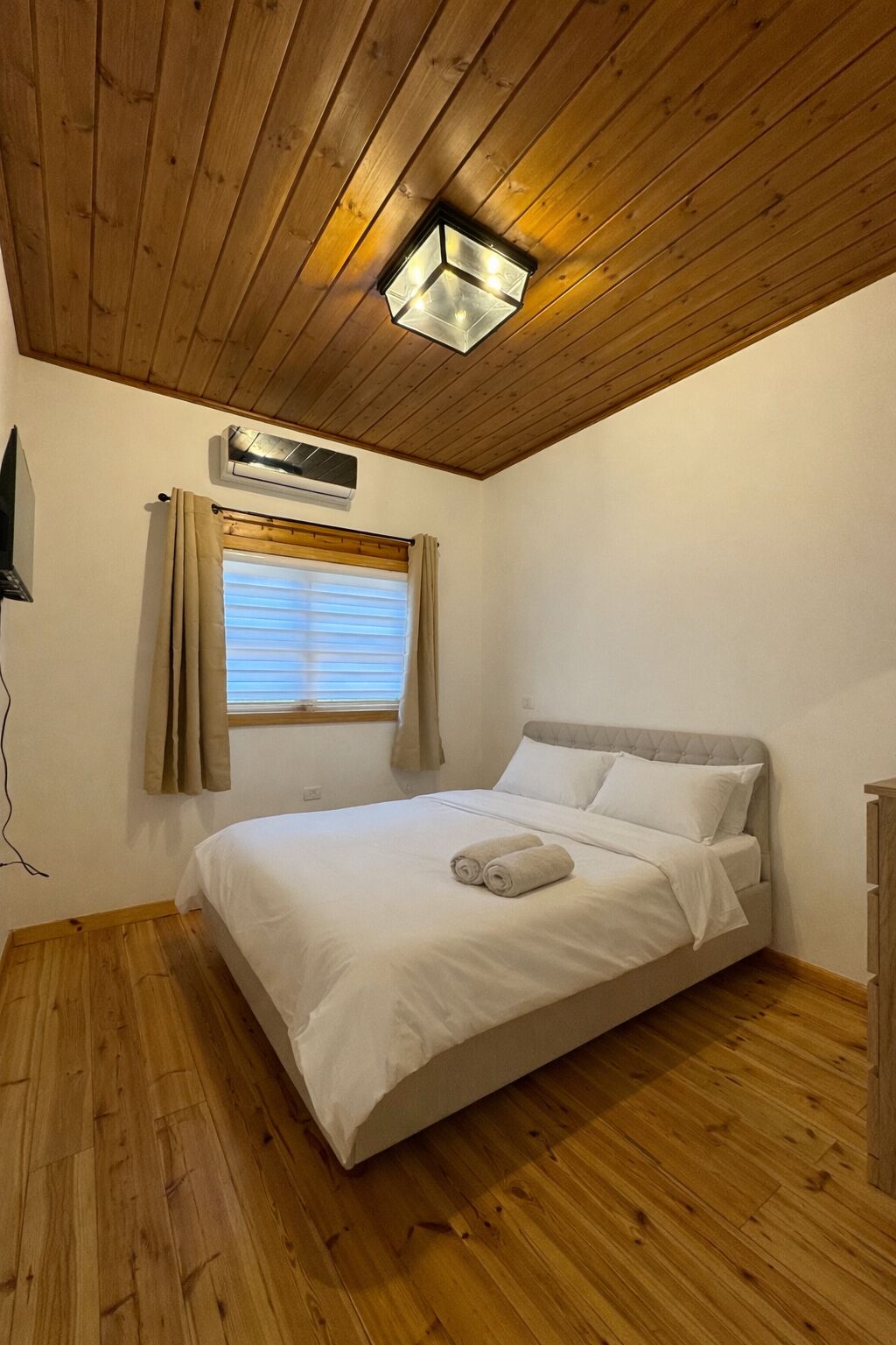 9 bedrooms, iron/ironing board, WiFi