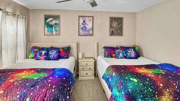 Bügeleisen/Bügelbrett, Reisekinderbett, WLAN, Bettwäsche