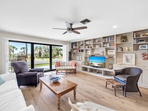 Smart TV, fireplace - Aegean 111 sleeps 8 near beach (Destin)