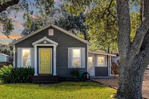 Room - Market Street Retreat (Rockport)