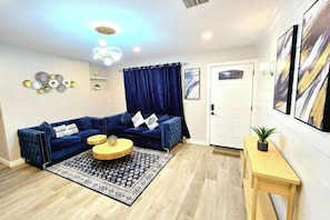 Room - Exotic Home Escondido by sdstay (Escondido)