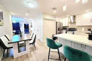 Room - Exotic Home Escondido by sdstay (Escondido)