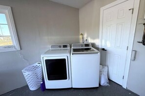 Laundry room - Exotic Home Escondido by sdstay (Escondido)