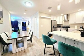 Room - Exotic Home Escondido by sdstay (Escondido)